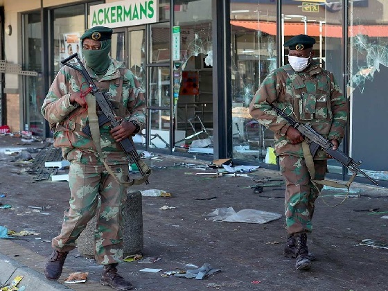 Des soldats déployés dans les rues de Johannesburg