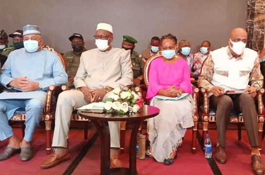 Des officiels guinéens à la cérémonie de lancement du cadre du dialogue permanent à Conakry