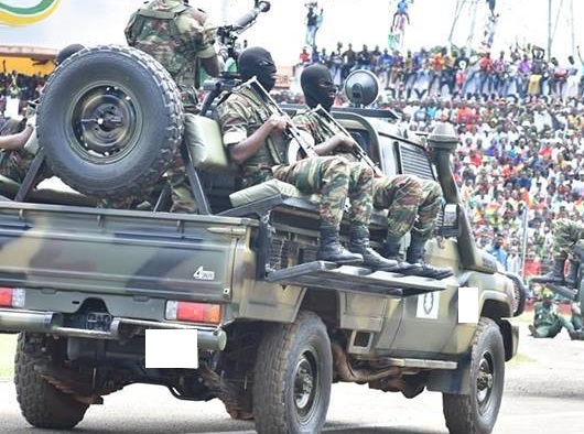 Défilé d'une unité d'élite de l'armée guinéenne, au grand stade de Conakry