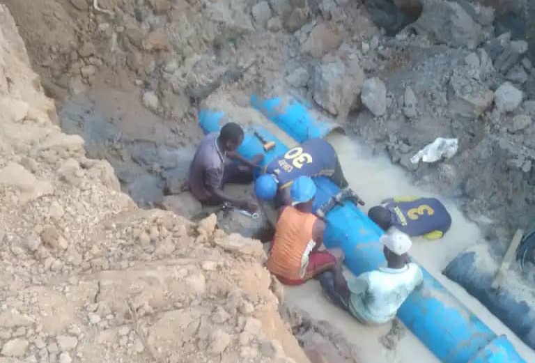 Feature image Des techniciens de la SEG en plein travaux