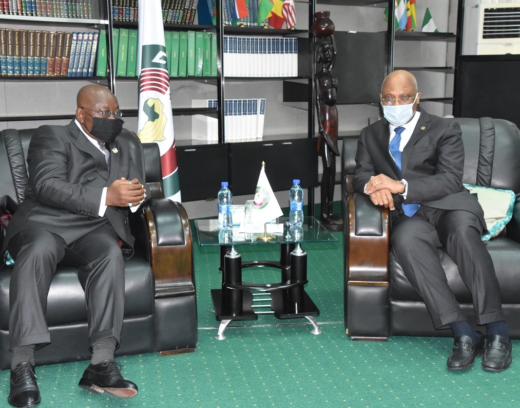 Nana Akuffo Addo, président de la conférence des chefs d'Etat de la Cedeao et le président de la commission  Jean Claude Kassi Brou