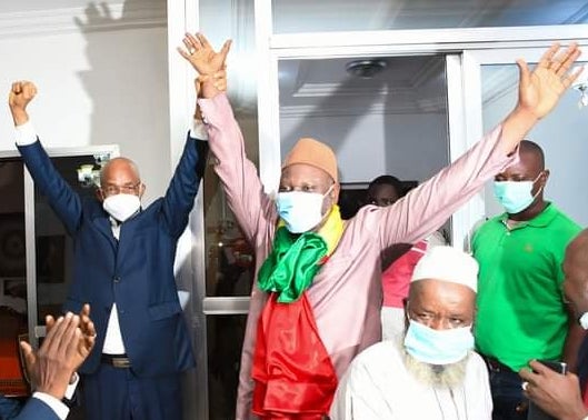 Cellou Dalein Diallo accueille des prisonniers libérés par la junte