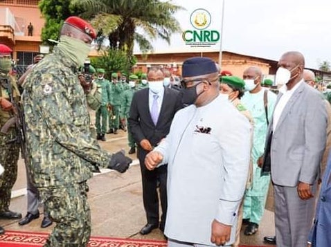 Feature image Mamadi Doumbouya accueille Julius Maada Bio à Conakry