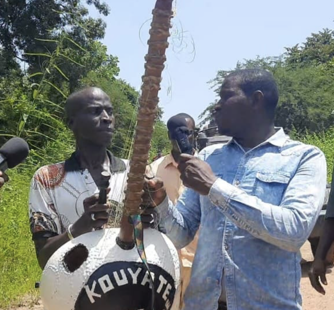 Sory Kouyaté "sans frontière" (à gauche) avec notre journaliste Alpha Ousmane Bah
