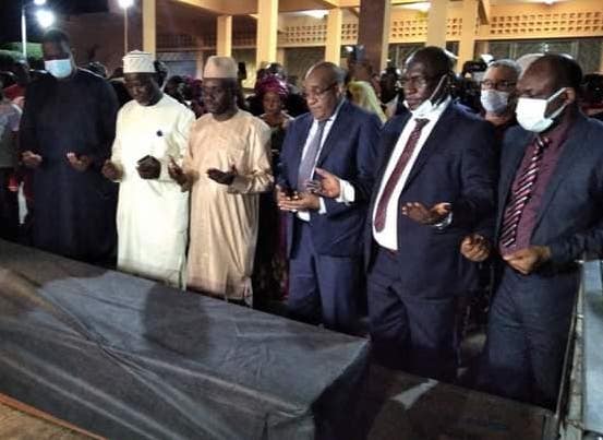 Feature image Des membres du Gouvernement se recueillent sur la dépouille de M'mah Sylla