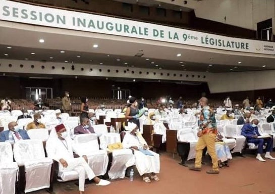 Salle de l'hémicycle de l'Assemblée nationale de Guinée, image d'archive