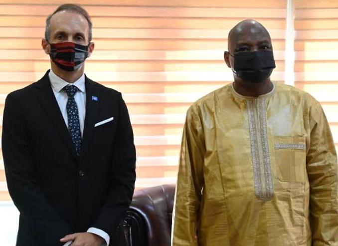 Dr Morissanda Kouyaté, ministre des Affaires étrangères, de la coopération internationale, de l’intégration africaine et des guinéens de l’étranger  et Vincent Martin, Coordinateur Résident des Nations-Unies en Guinée