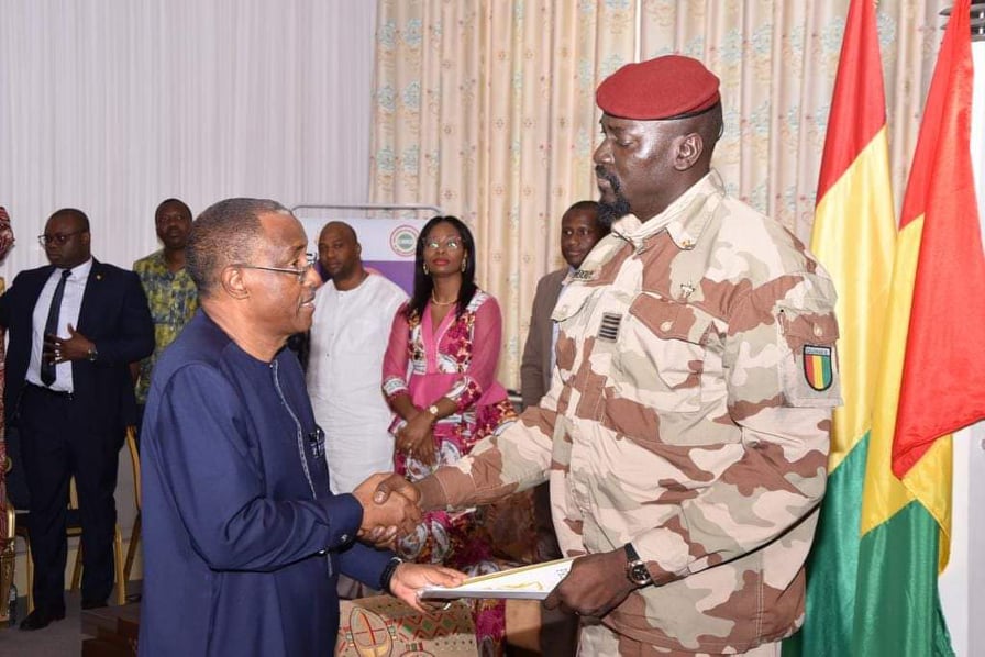 Colonel Mamadi Doumbouya, président de la transition guinéenne et son Premier ministre Mohamed Béavogui