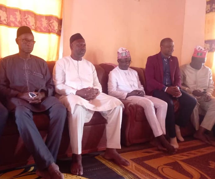 Abdoulaye Bah et des dirigeants du bureau fédéral de l'UFDG à Labé