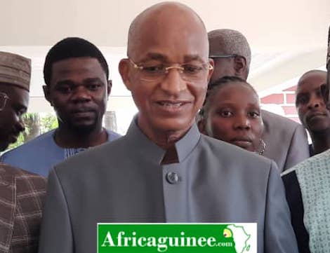 Cellou Dalein Diallo, président de l'ANAD entourés de ses alliés