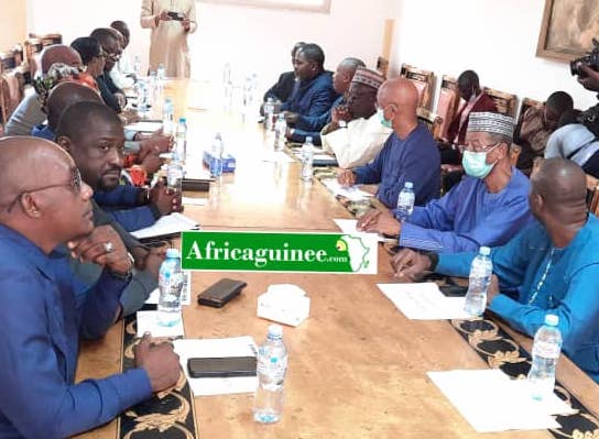 Feature image Des acteurs politiques guinéens en conclave à Conakry autour de la transition