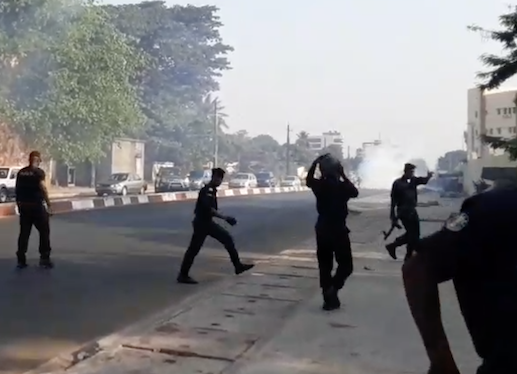La police disperse des étudiants manifestants de l'Université  Gamal Abdel Nasser de Conakry