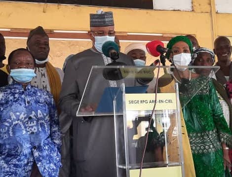 Des leader RPG arc-en-ciel et leurs alliés politiques