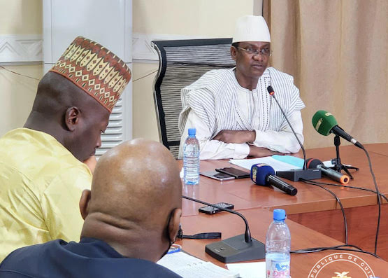 Feature image Amara Camara, Secrétaire général à la Présidence reçu par Choguel Maiga, premier ministre du Mali