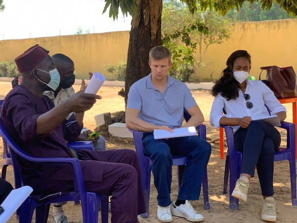 Feature image Des émissaires de la FIFA avec des dirigeants de la féguifoot à Conakry