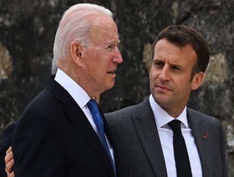 Feature image Emmanuel Macron et Joe Biden