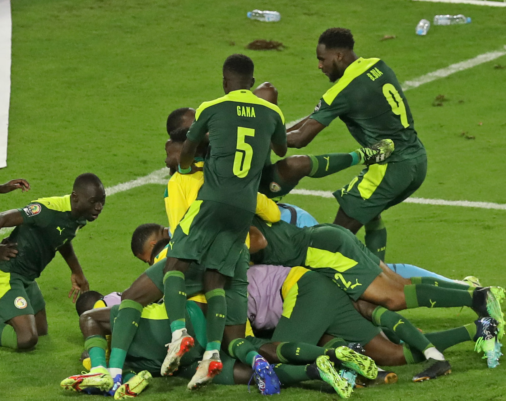 Les joueurs sénégalais célébrant leur victoire, crédit photo CAF