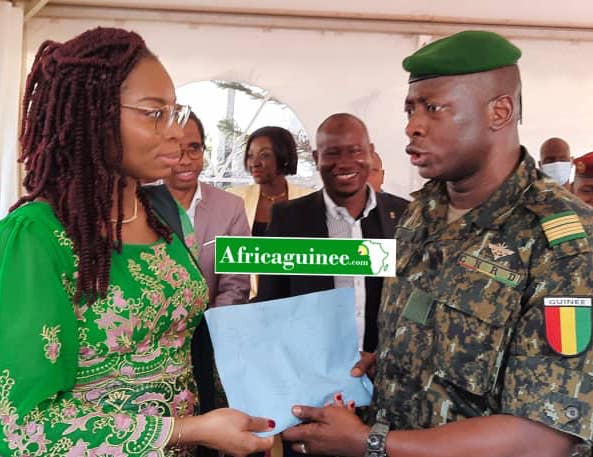 Feature image Colonel Amara Camara, ministre Secrétaire Général à la Présidence et Rose Pola Pricemou, ministre de l'information