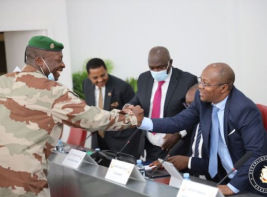 Ousmane Gaoual Diallo, porte-parole du gouvernement de transition et Amara Camara, porte-parole de la présidence