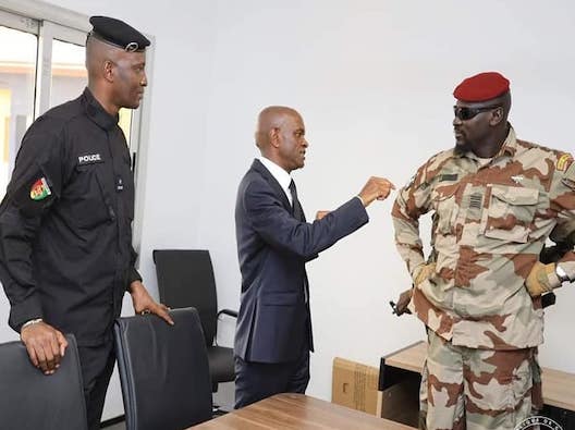 Abdoul Malick Koné ex DG de la police, Bachir Diallo ministre de la Sécurité et le Président de la Transition, Colonel Mamadi Doumbouya