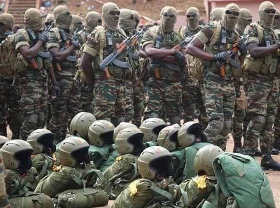 Des éléments du Groupement des forces spéciales, unité d'élite de l'armée guinéenne qui a renversé Alpha Condé