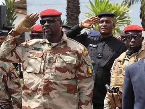 Colonel Mamadi Doumbouya, président de la transition guinéenne et Abdoul Malick Koné
