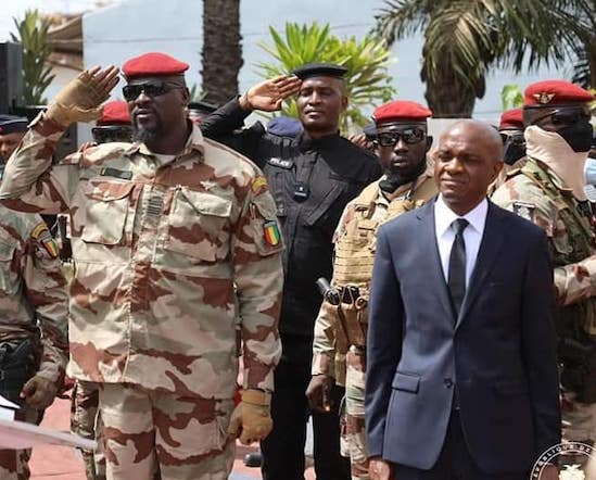 Colonel Mamady Doumbouya, président du CNRD et le ministre de la Sécurité Bachir Diallo