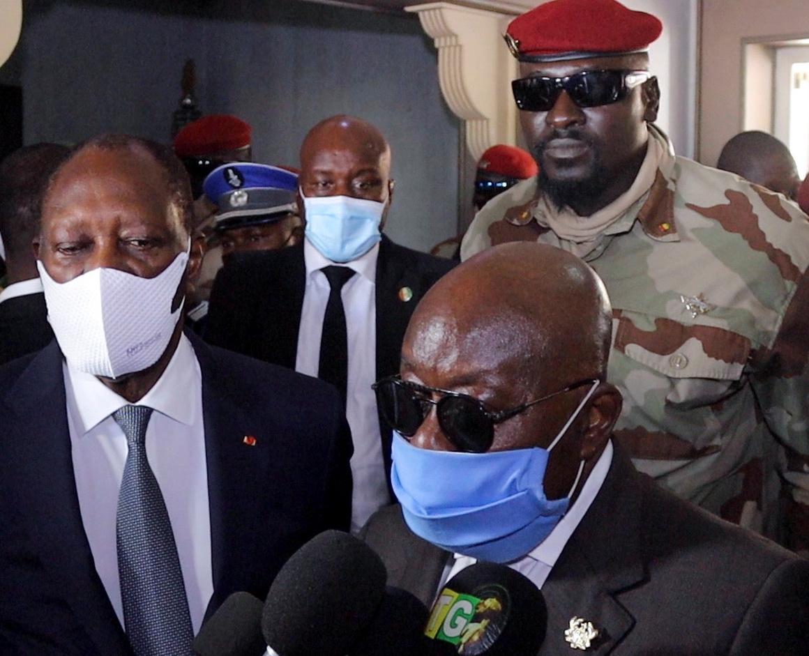 Alassane Dramane Ouattara (G) Mamady Doumbouya (M) Akufo-Addo (D)
