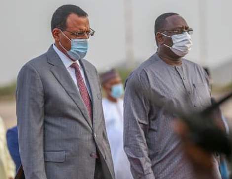 Les présidents nigérien et sénégalais Mohamed Bazoum et Macky Sall