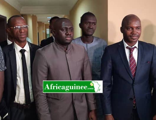 Des dirigeant du FNDC et le ministre Mory Condé, image d'archive