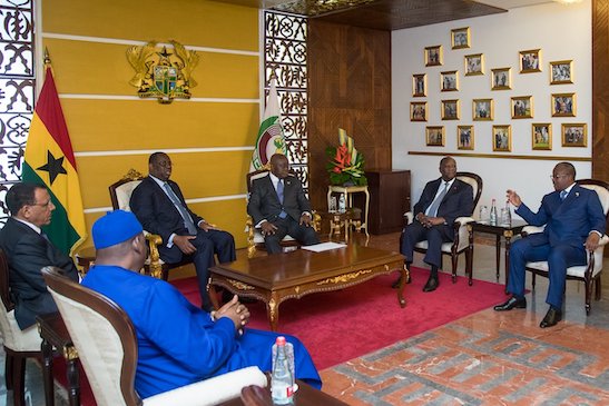 Des dirigeants de la CEDEAO réunis à Accra le 04 juin 2022