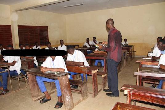 Des candidats au Bac dans leur salle d'examen