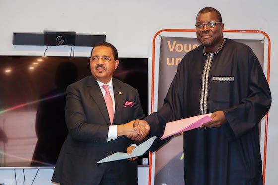 Le Ministre de la Santé et de l’Hygiène Publique- Dr Mamadou Pèthé Diallo et  le président de la Fondation Orange Guinée – Mr Aboubacar Sadikh Diop