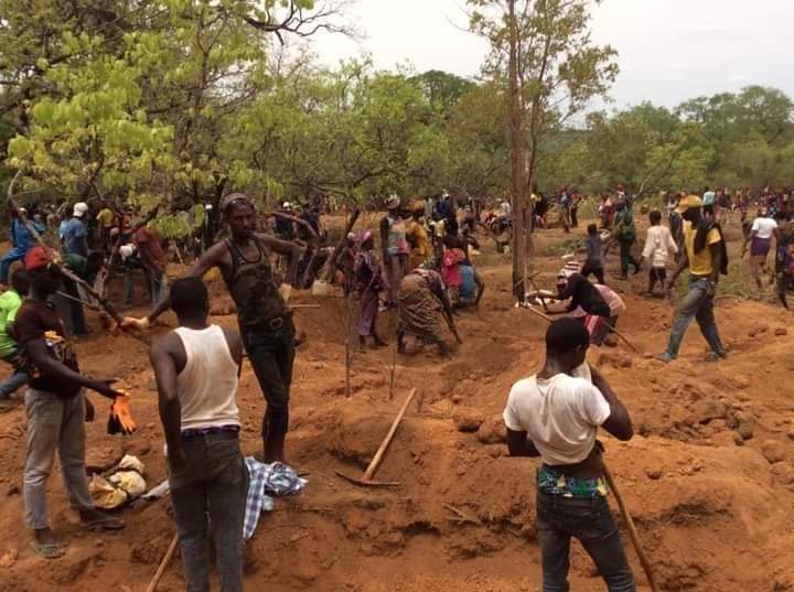Feature image Des orpailleurs dans une mine, image d'archive