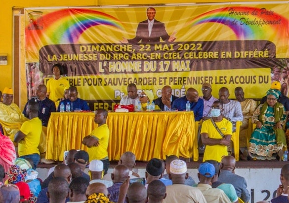 Des responsables du RPG arc-en-ciel réunis au siège du parti à Gbessia