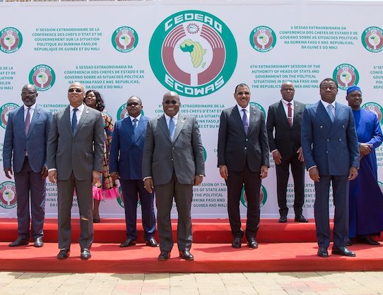 Des dirigeants de la CEDEAO réunis à Accra le 04 juin 2022