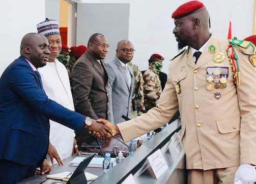 Feature image Mory Condé, ministre de l'Administration du territoire et de la décentralisation et le Président de la Transition, colonel Mamadi Doumbouya