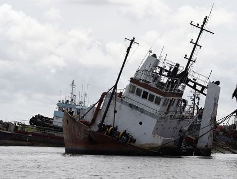 Épave d'un bateau à Lagos