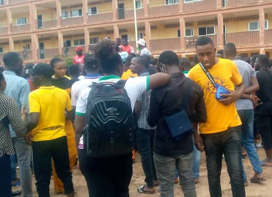 Des étudiants rassemblés dans l'enceinte de l'Université de Kankan