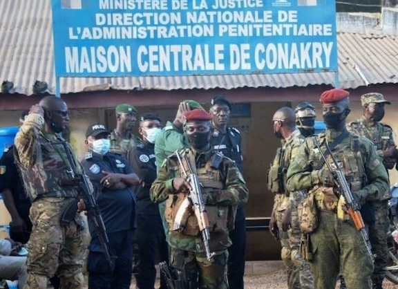 Des militaires arrêtés à la devanture de la maison centrale de Conakry