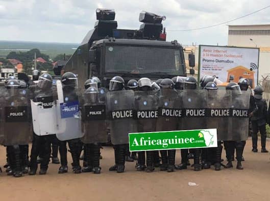 Des policiers déployés pour le maintien d'ordre à Conakry