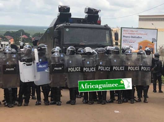 Feature image Des policiers déployés pour le maintien d'ordre à Conakry
