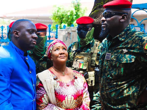 Feature image Mory Condé, ministre de l'Administration du territoire et de la décentralisation et le Président de la Transition, colonel Mamadi Doumbouya