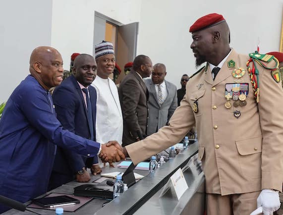 Colonel Mamadi Doumbouya, président de la transition guinéenne et le chef de la diplomatie guinéenne, Dr Morissanda Kouyaté