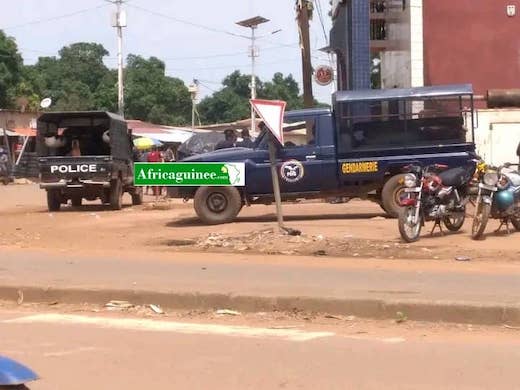 Des véhicules de la police et de la gendarmerie postés à Kankan