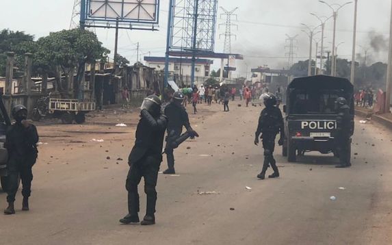 Des agents de la police déployés pour le maintien d'ordre à Conakry le 28 juillet 2022