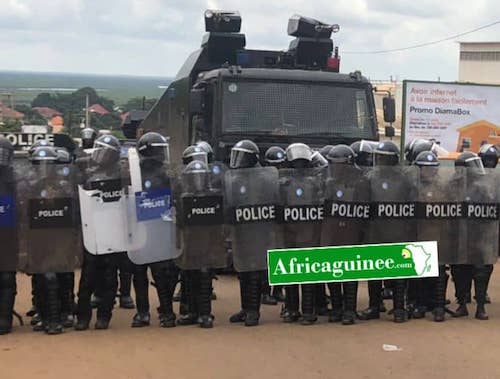 Des policiers déployés pour le maintien d'ordre à Conakry, le 28 juillet 2022