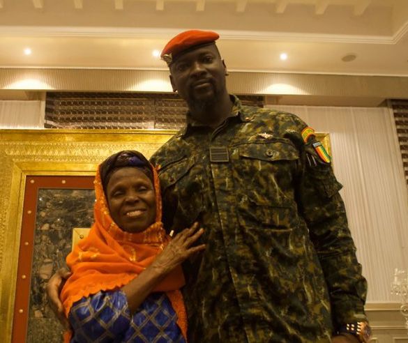 Feature image Colonel Mamadi Doumbouya, président de la transition guinéenne et Binta Laly Sow