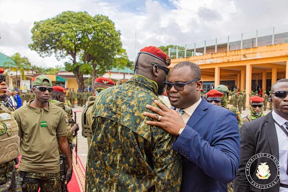 Colonel Mamadi Doumbouya, président de la transition guinéenne et son Premier ministre, Dr Bernard Goumou