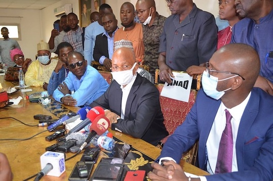 Cellou Dalein Diallo, président de l'ANAD entourés de ses alliés